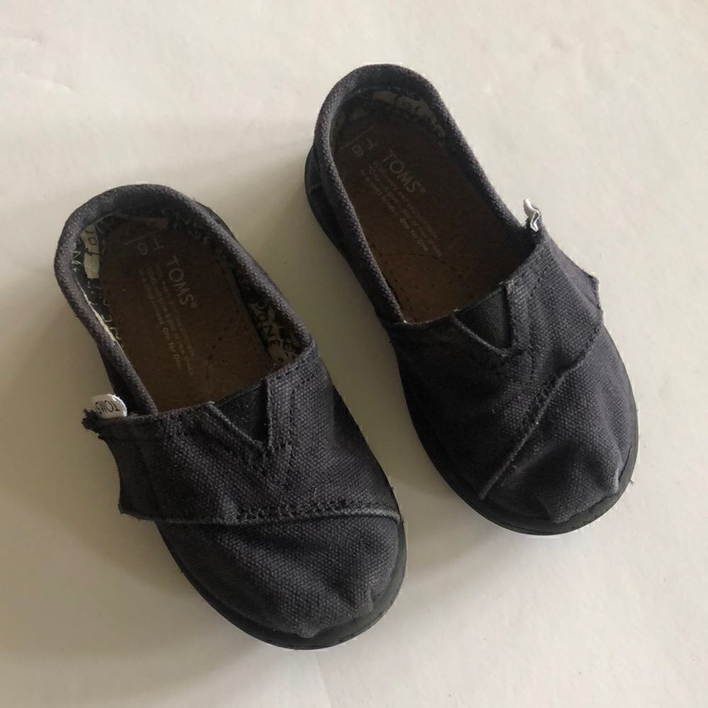 Toms black Velcro closure toddler play sneakers size 6